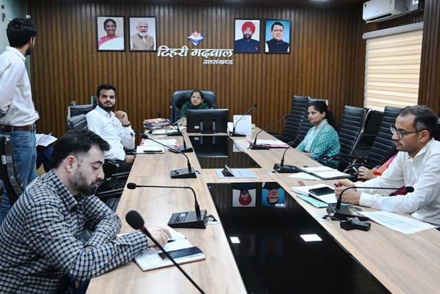 नगर निकायों को कूड़ा निस्तारण में दिखानी होगी पूर्ण निष्ठा : जिलाधिकारी नितिका खण्डेलवाल