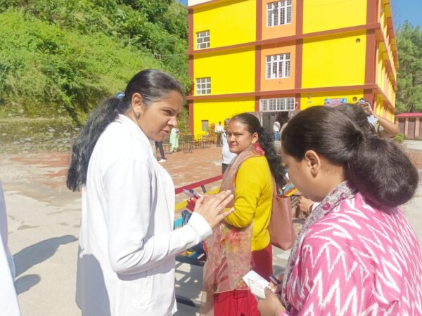 जिलाधिकारी नितिका खण्डेलवाल ने टिहरी में UKSSSC की स्नातक स्तरीय प्रतियोगी परीक्षा व्यवस्था का लिया जायजा