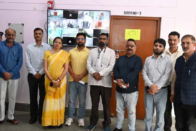 जिलाधिकारी नितिका खण्डेलवाल ने किया ईवीएम–वीवीपीएटी वेयरहाउस का निरीक्षण, सुरक्षा व्यवस्था पाई संतोषजनक