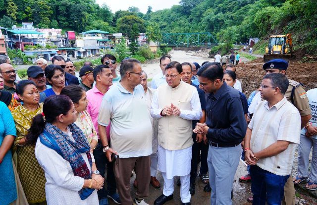 मुख्यमंत्री धामी ने मसूरी रोड व किमाड़ी क्षेत्र का किया स्थलीय निरीक्षण, प्रभावित क्षेत्रों में युद्धस्तर पर राहत कार्य के निर्देश