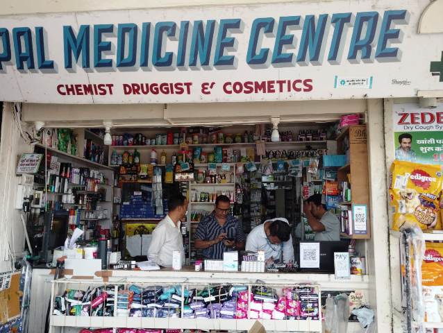 नई टिहरी में 08 दवा दुकानों का औचक निरीक्षण, मियाद समाप्त दवाओं और अभिलेखों की जांच