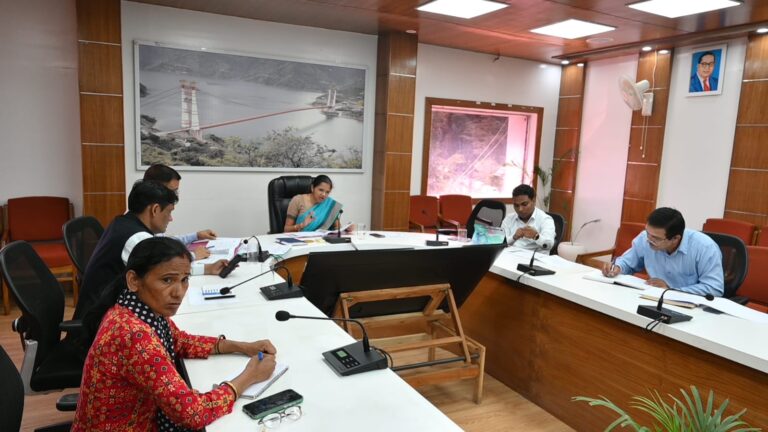 डीएम टिहरी ने विशेष गहन पुनरीक्षण को लेकर की बैठक, एसडीएम और बीएलओ को दिए निर्देश