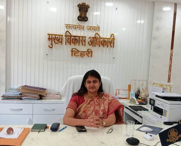 टिहरी में जीर्ण-शीर्ण विद्यालय भवनों के पुनर्निर्माण हेतु वर्चुअल बैठक, मुख्य विकास अधिकारी ने दिए निर्देश