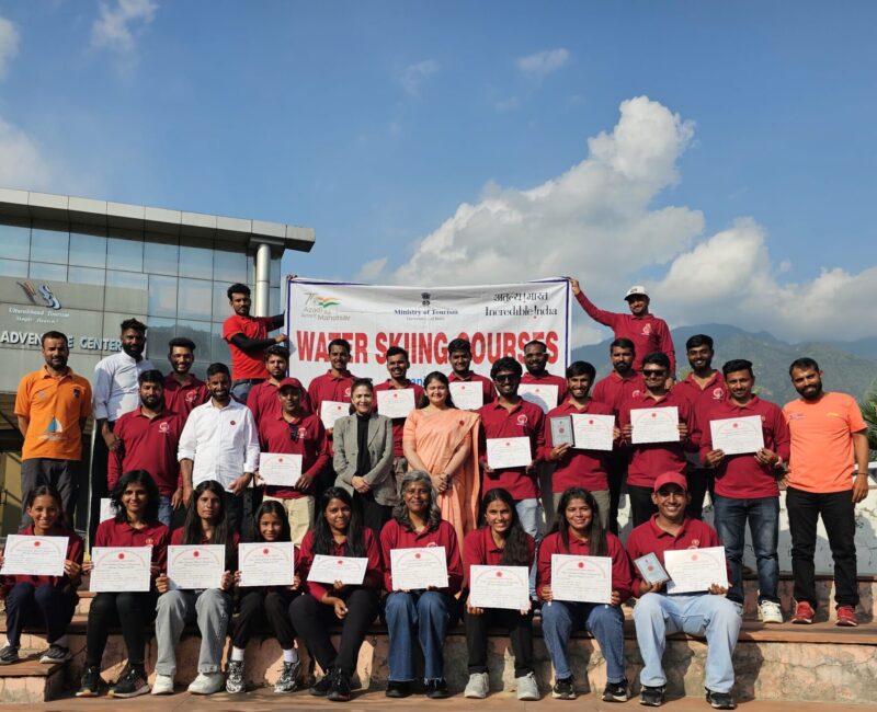 आईआईएसएम (IISM) का पहला 14-दिवसीय वाटर स्कीइंग कोर्स टिहरी झील में सफलतापूर्वक संपन्न