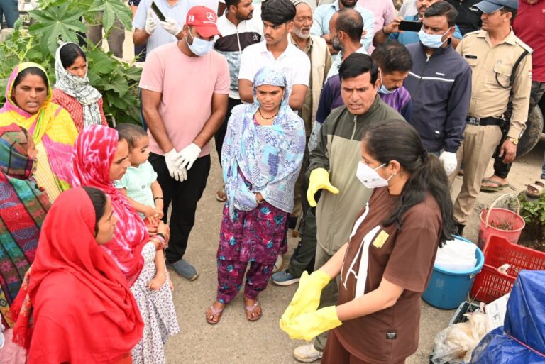 टिहरी में जिलाधिकारी व नगर पालिका ने चलाया साप्ताहिक स्वच्छता अभियान, विद्यालय निरीक्षण और पौधरोपण भी सम्पन्न