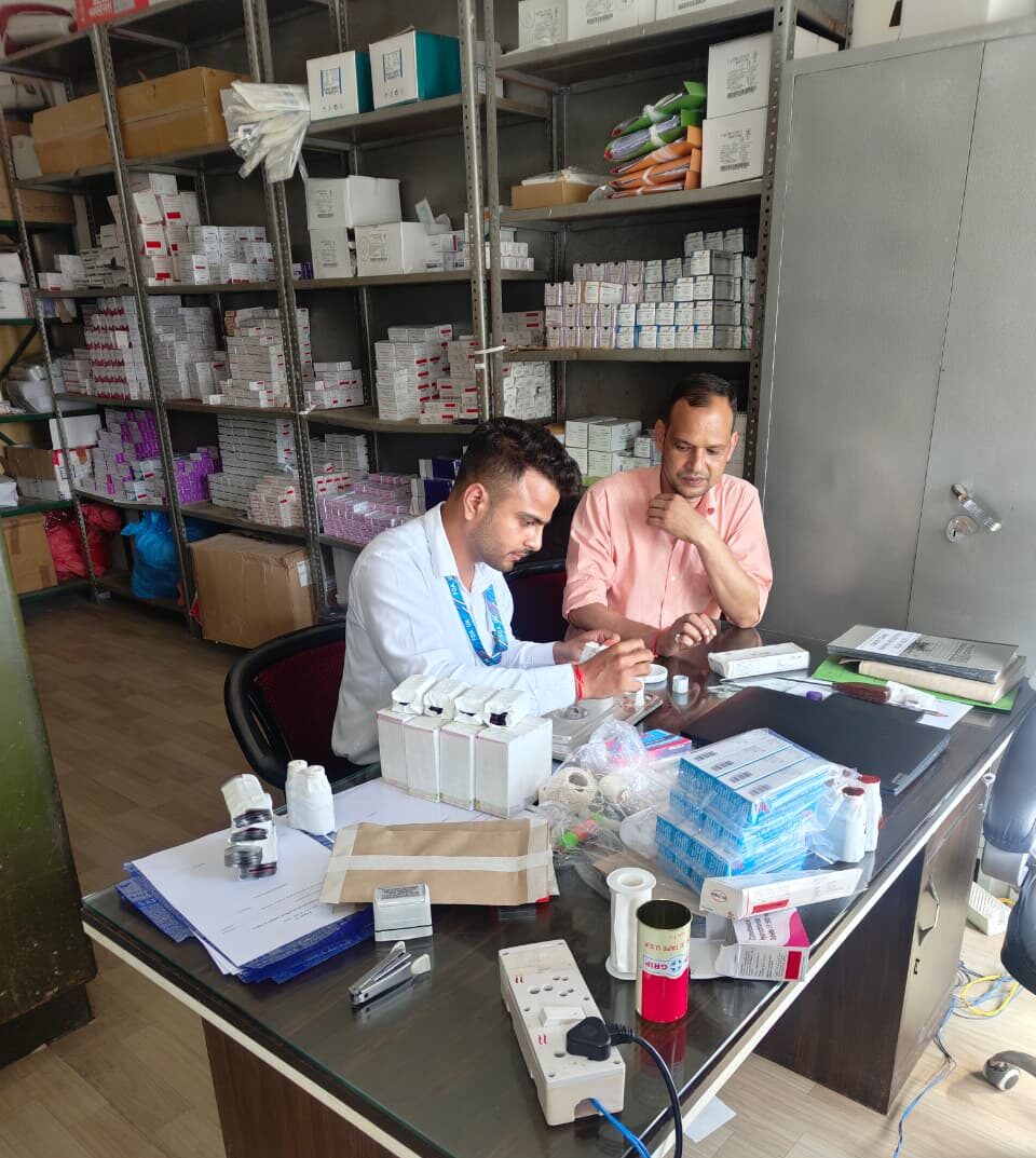 स्पूरीयस दवाइयों पर रोकथाम की कार्रवाई, 06 दवाओं के नमूने लिए गए, टिहरी गढ़वाल में औचक निरीक्षण