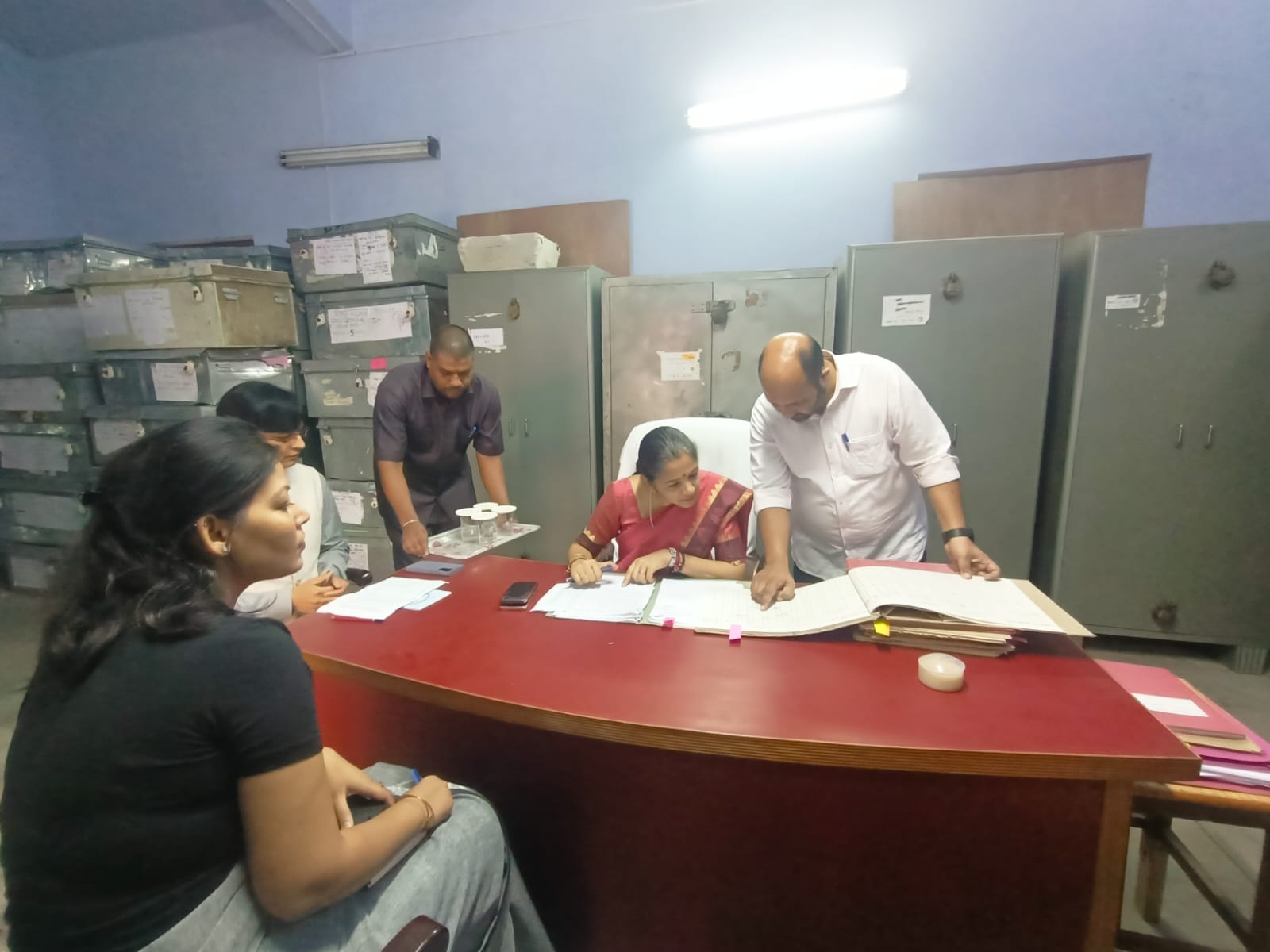 मुख्य कोषागार का जिलाधिकारी टिहरी नितिका खण्डेलवाल ने किया अर्द्धवार्षिक निरीक्षण