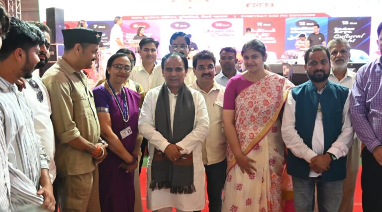 सरस मेला 2025 में स्वास्थ्य मंत्री डॉ. धन सिंह रावत ने किया प्रतिभाग, कहा—‘स्थानीय उत्पाद आत्मनिर्भर भारत की आधारशिला हैं’