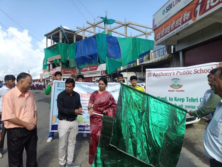 गांधी जयंती पर टिहरी में हुआ भव्य आयोजन, स्वच्छता रैली और पुरस्कार वितरण कार्यक्रम