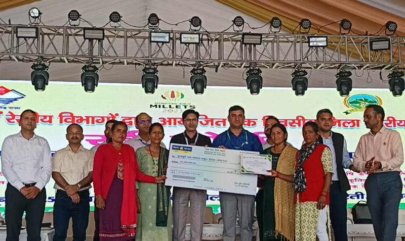 सरस मेला 2025 में आयोजित किसान गोष्ठी संपन्न, उत्कृष्ट किसानों को किया गया सम्मानित