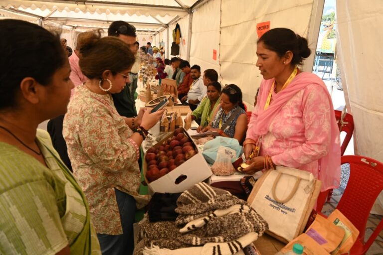 सरस मेला 2025 में क्रेता-विक्रेता सम्मेलन का आयोजन: 75 स्टॉल लगे, बढ़े आर्थिक गतिविधियों के अवसर