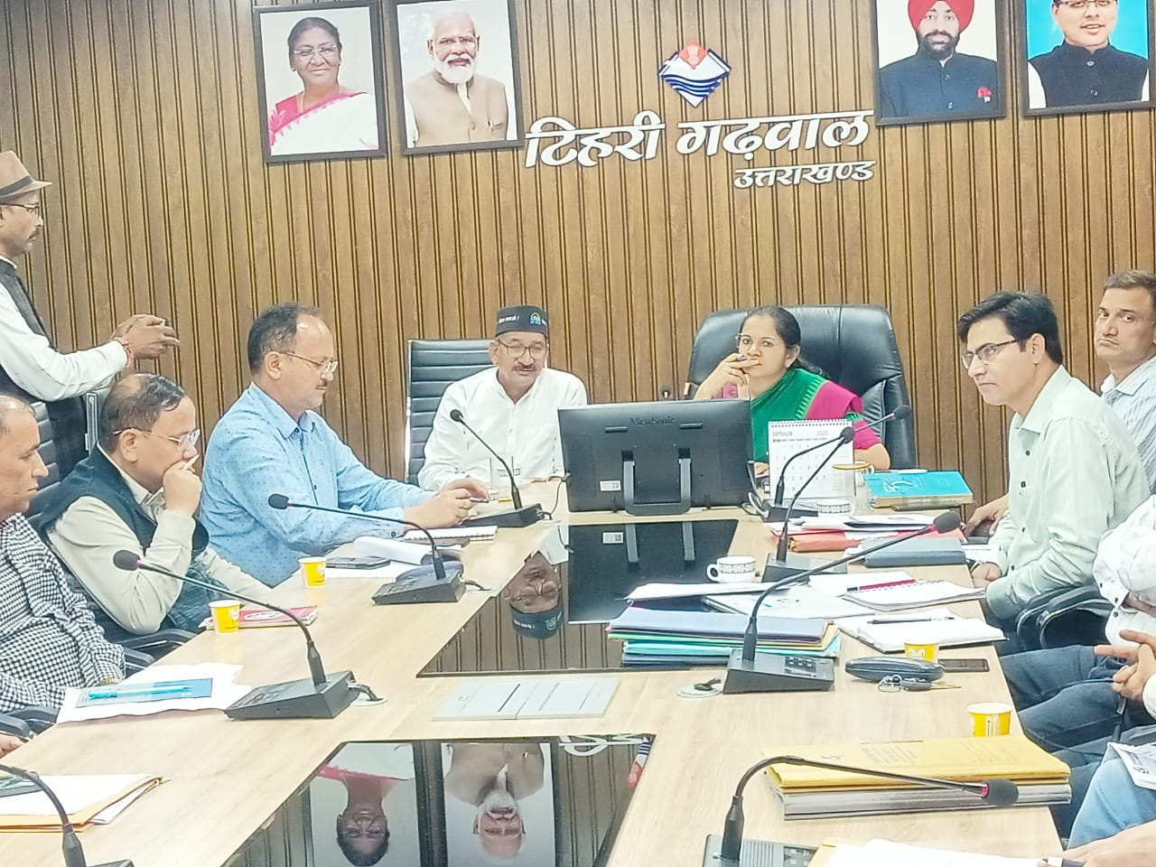 टिहरी विधायक किशोर उपाध्याय व डीएम नितिका खण्डेलवाल की अध्यक्षता में समीक्षा बैठक सम्पन्न