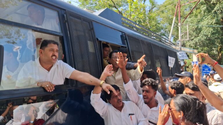 भ्रष्टाचार के दलदल में धामी सरकार: पेपर लीक घोटाले पर कांग्रेस का मुख्यमंत्री आवास कूच