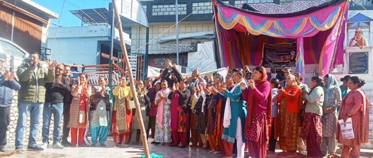 चम्बा श्रीदेव सुमन पार्क में स्वास्थ्य सुविधाओं को लेकर 11वें दिन भी जारी रहा धरना | जनसहभागिता के साथ आंदोलन को मिल रहा व्यापक समर्थन