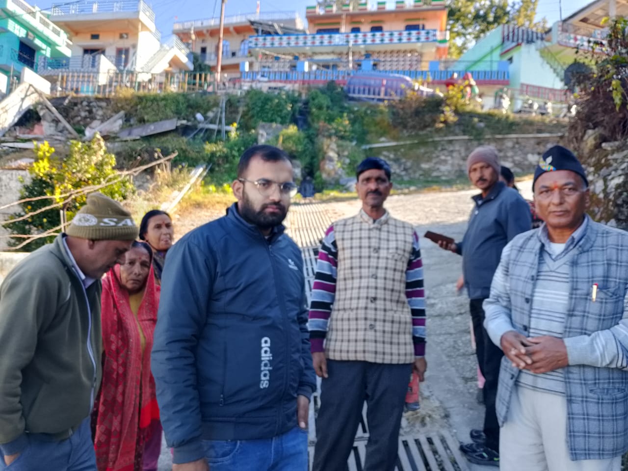 सुमन कॉलोनी पेयजल संकट: अवर अभियंता जल संस्थान ने किया स्थलीय निरीक्षण, कहा—एक हफ्ते में होगा स्थायी समाधान