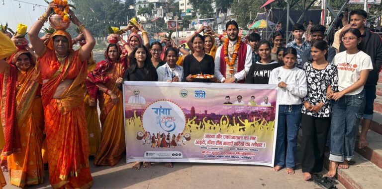 गंगा उत्सव का भव्य आयोजन: नमामि गंगे प्रकोष्ठ ने दी गंगा स्वच्छता का संदेश, त्रिवेणी घाट पर दीपदान और सांस्कृतिक कार्यक्रमों से गूंजा उत्सव