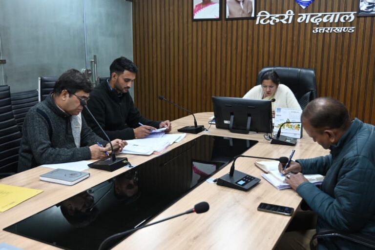 डीएम टिहरी ने ली जिला स्तरीय गंगा समिति की बैठक: एसटीपी मॉनिटरिंग, सीवर लाइन मरम्मत और गंगा प्लान पर जोर