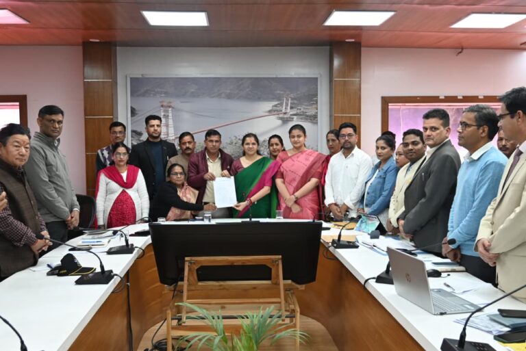 ‘टिहरी-चम्बा संपूर्ण स्वच्छता अभियान (TeCSSA)’ का शुभारंभ: हर बुधवार होगा औचक निरीक्षण, बेस्ट स्वच्छ वार्ड को मिलेगा सम्मान