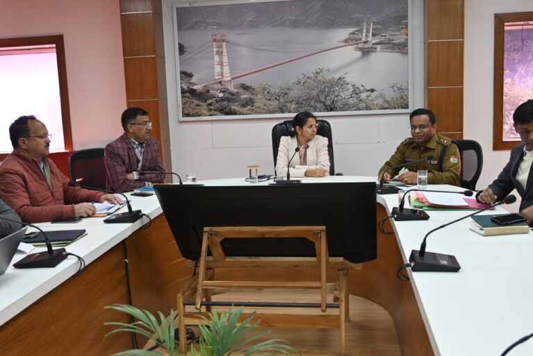 टिहरी में सड़क सुरक्षा समिति की बैठक सम्पन्न: दुर्घटना रोकथाम हेतु कठोर कदम, स्पीड कैमरा–चेकिंग अभियान में बढ़ेगी सख्ती