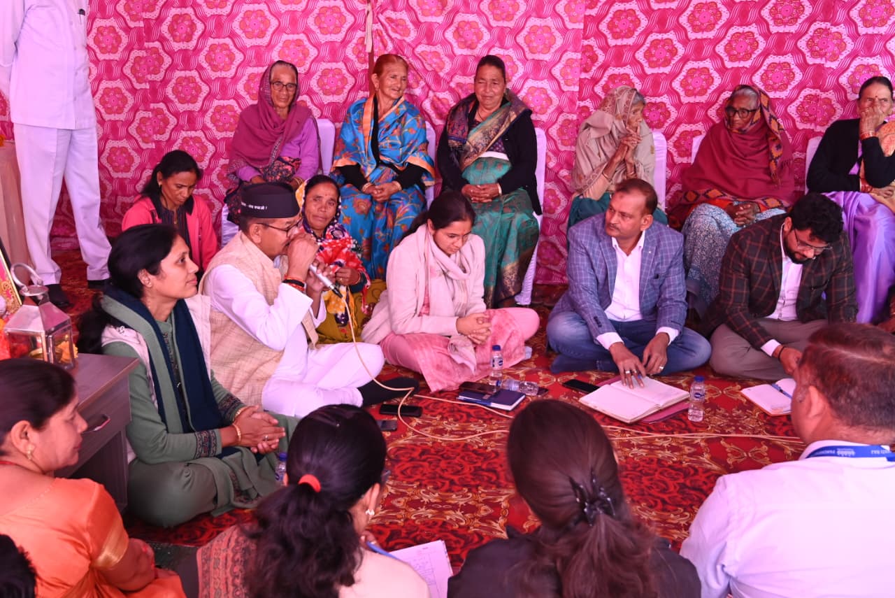 टिहरी के धारकोट में महिला एवं बाल सभा का आयोजन, डीएम नितिका खंडेलवाल और विधायक किशोर उपाध्याय ने किया प्रतिभाग