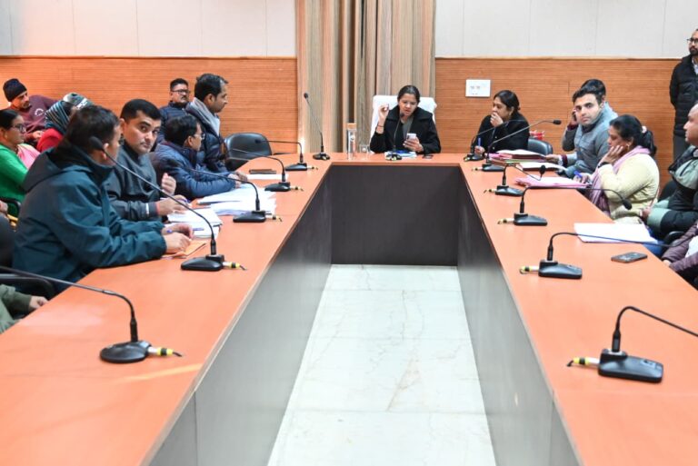डीएम टिहरी की अध्यक्षता में जीवीके कंपनी व श्रीनगर जल विद्युत परियोजना प्रभावितों की समीक्षा बैठक सम्पन्न