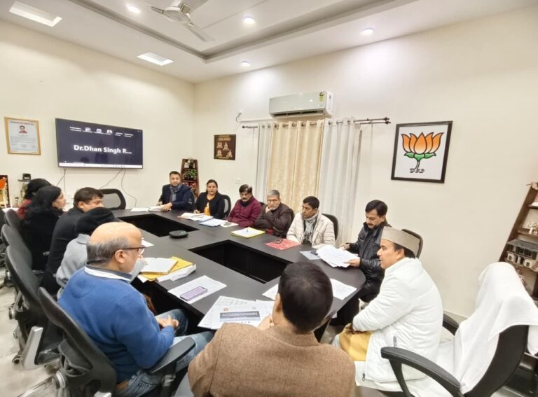 चारधाम यात्रा के लिए बनेगा चिकित्सकों का पृथक कैडर, बॉण्डधारी डॉक्टरों के पीजी कोर्स हेतु बनेगी नई अध्ययन नीति: डॉ. धन सिंह रावत