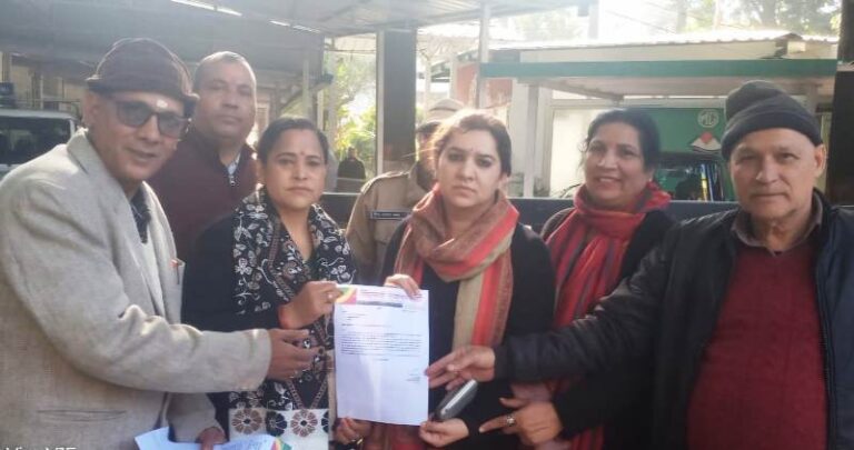 राष्ट्रवादी रीजनल पार्टी ने मुख्यमंत्री को सौंपा ज्ञापन, ऋषिकेश में गिरफ्तार योगेश डिमरी व सुदेश भट्ट की रिहाई की मांग