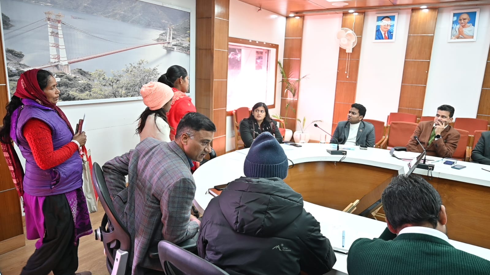 सीडीओ की अध्यक्षता में कलेक्ट्रेट सभागार में जनता मिलन कार्यक्रम आयोजित, 33 शिकायतें दर्ज