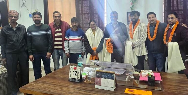 अल्मोड़ा जिला चिकित्सालय में देवतुल्य चिकित्सकों का ऐतिहासिक सम्मान, समाज ने व्यक्त की कृतज्ञता