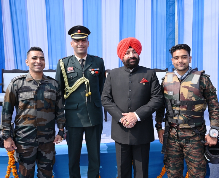 टिहरी लेक फेस्टिवल 2026: 12 हजार फीट से पैराग्लाइडिंग कर जवानों ने झील में की लैंडिंग, राज्यपाल गुरमीत सिंह हुए रोमांचित