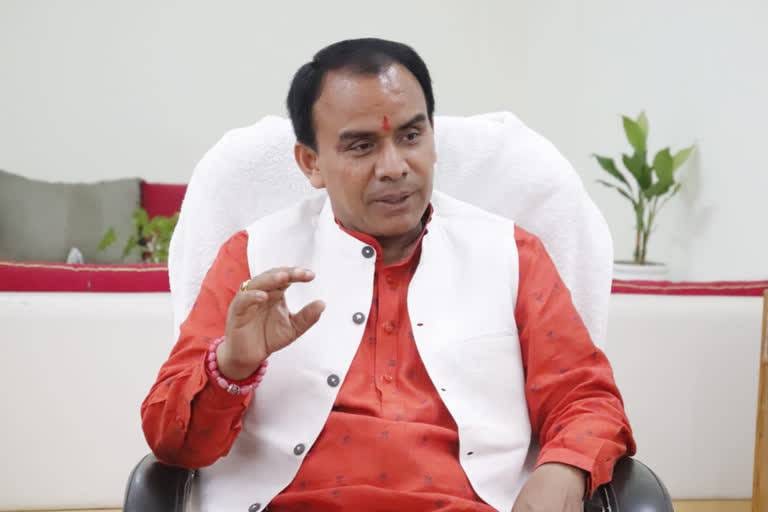 उत्तराखंड में हर ब्लॉक में लगेगी अल्ट्रासाउंड और एक्स-रे मशीन: स्वास्थ्य मंत्री डॉ. धन सिंह रावत ने दिए 6 माह में लक्ष्य पूरा करने के निर्देश