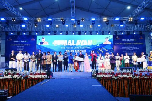 टिहरी लेक फेस्टिवल 2026: लेजर शो और सांस्कृतिक कार्यक्रमों से सजी शाम, मिस्टर–मिस टिहरी प्रतियोगिता के विजेता सम्मानित