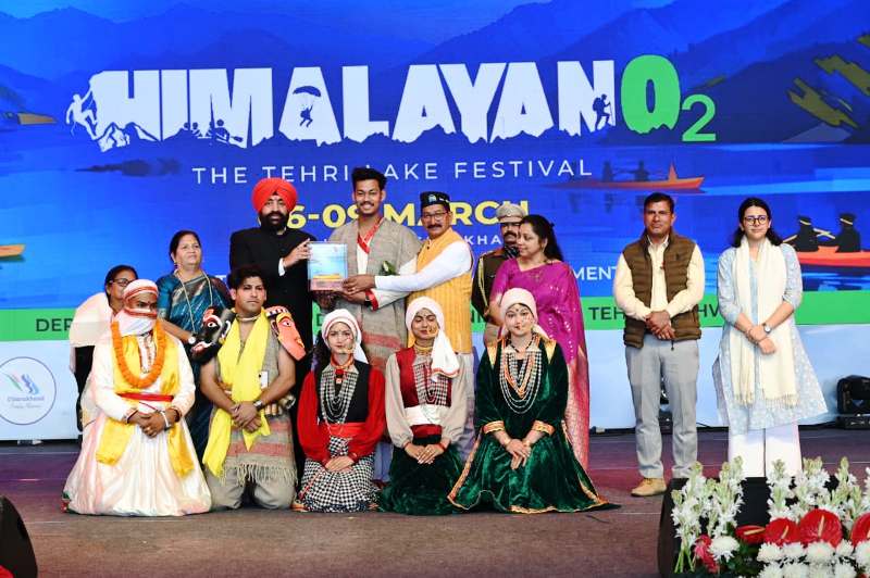 टिहरी लेक फेस्टिवल 2026: ग्रुप फैशन शो में दिखी उत्तराखंड की सांस्कृतिक छटा, देवस्थाली दल रहा प्रथम