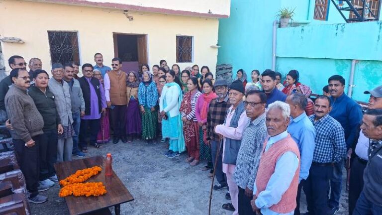 तल्ली सौंदकोटी में पूर्व मंत्री दिनेश सिंह धनाई का जनसंवाद, ग्रामीणों की समस्याओं पर हुआ सीधा संवाद