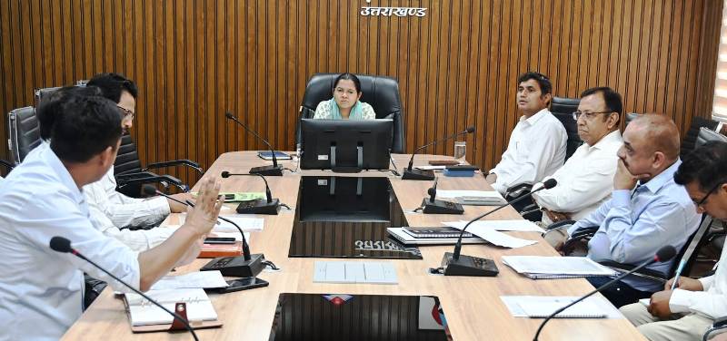 टीएचडीसी-आईएचटी से जुड़े लंबित प्रकरणों के निस्तारण को लेकर जिलाधिकारी ने की समीक्षा बैठक, भूमि सीमांकन के दिए निर्देश