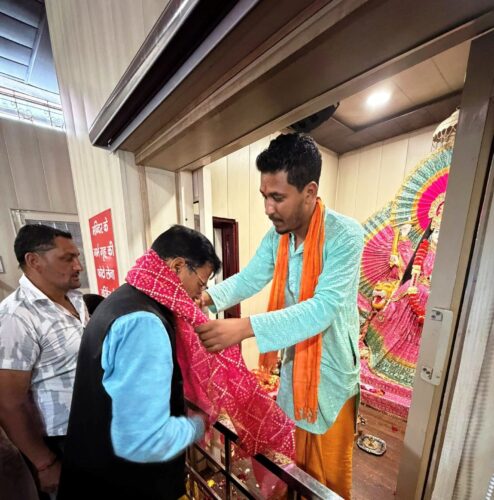 पूर्व कैबिनेट मंत्री दिनेश धनै ने कार्यकर्ताओं संग की शिरकत, श्रद्धालुओं ने माता रानी के दर्शनों के बाद ग्रहण किया प्रसाद