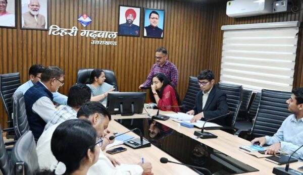 टिहरी में विशेष गहन पुनरीक्षण कार्यक्रम की तैयारियों की समीक्षा, अधिकारियों को दिए जरूरी निर्देश