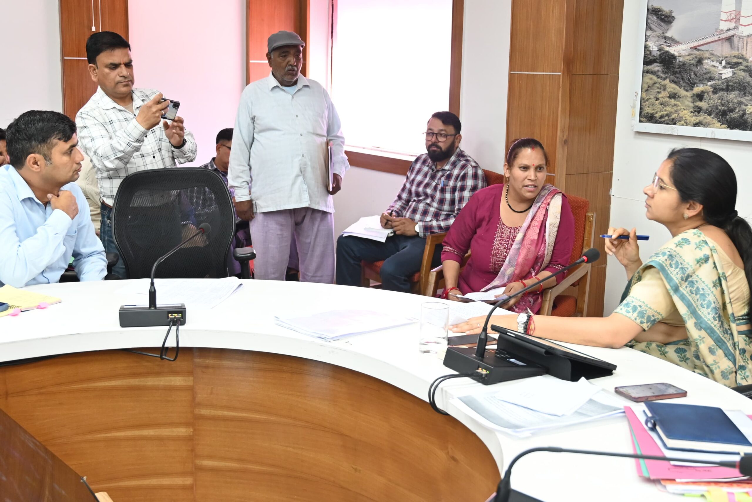 जनता दरबार: जिलाधिकारी नितिका खण्डेलवाल ने सुनीं 66 जनसमस्याएं, अधिकारियों को दिए त्वरित निस्तारण के निर्देश