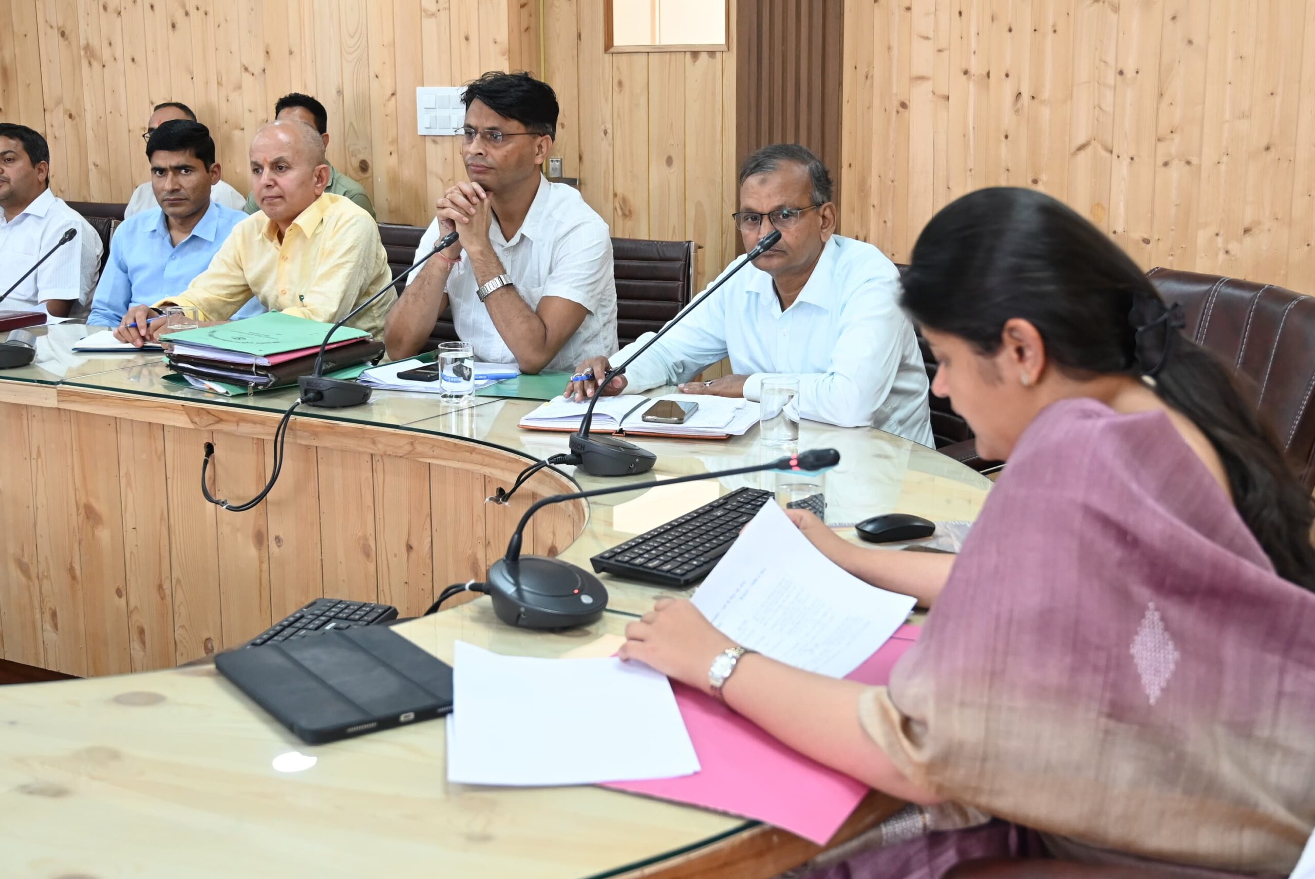 विशेष गहन पुनरीक्षण कार्यक्रम का टिहरी में शंखनाद, 7 जुलाई तक घर-घर पहुंचेंगे बीएलओ सीडीओ वरुणा अग्रवाल ने नागरिकों से मांगा सहयोग, ‘Book a Call with BLO’ सुविधा से प्रवासी और कामकाजी मतदाताओं को मिलेगी राहत