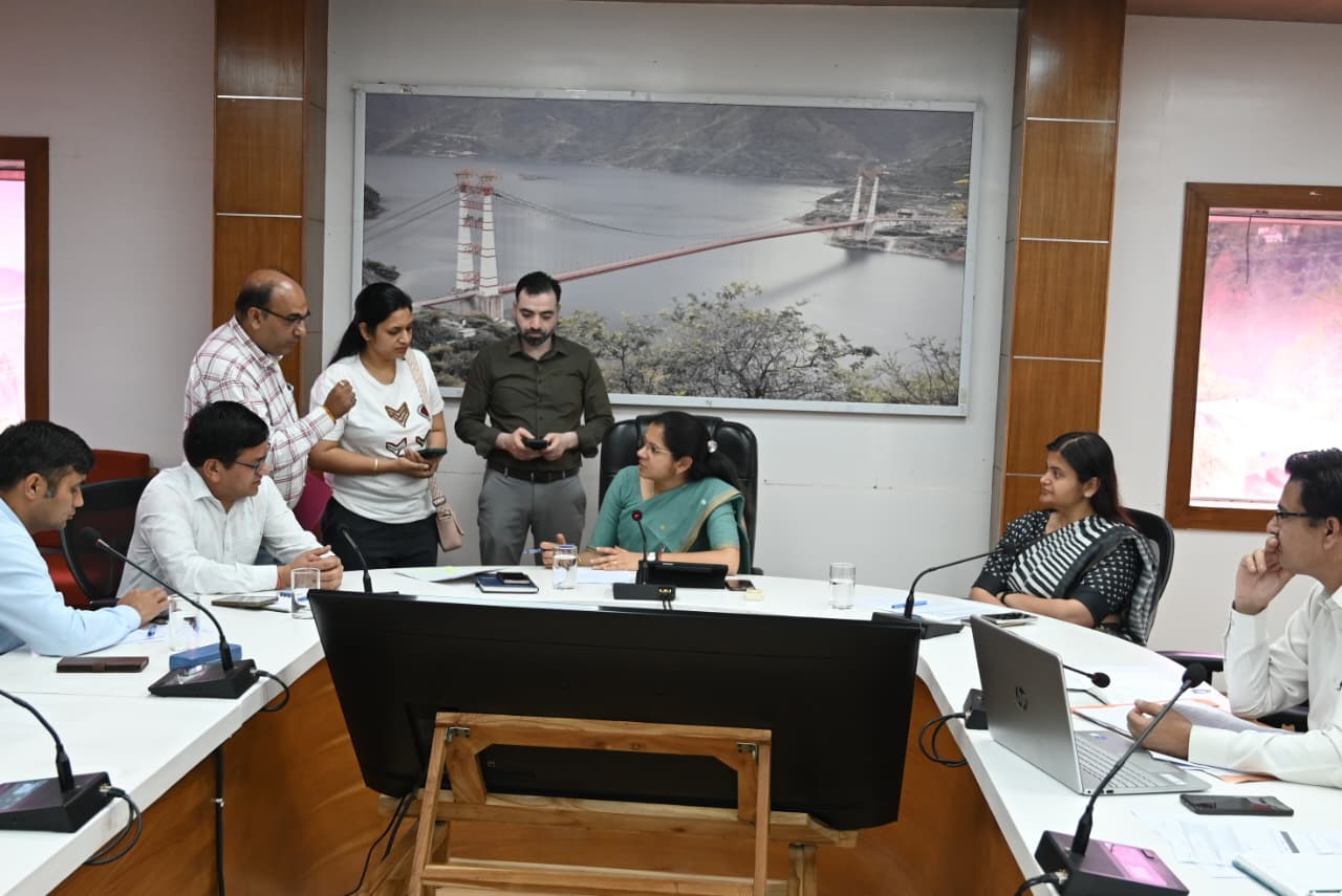 जनता दरबार में जिलाधिकारी नितिका खण्डेलवाल ने सुनीं 51 जनसमस्याएं, अधिकारियों को दिए त्वरित निस्तारण के निर्देश