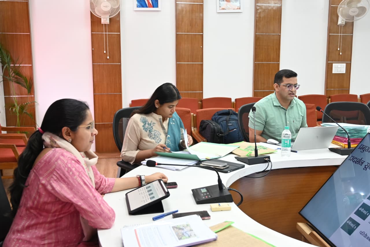 जल स्रोतों की मैपिंग, वन पंचायतों की भागीदारी और ‘वन डिस्ट्रिक्ट, वन रिवर’ अभियान पर विशेष फोकस, जिला समन्वय समिति एवं DLEC की बैठक संपन्न