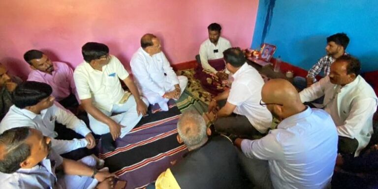 केतन लाल हत्याकांड: नेता प्रतिपक्ष यशपाल आर्य पहुंचे पीड़ित परिवार के घर, बोले— दोषियों को किसी भी कीमत पर नहीं बख्शा जाएगा