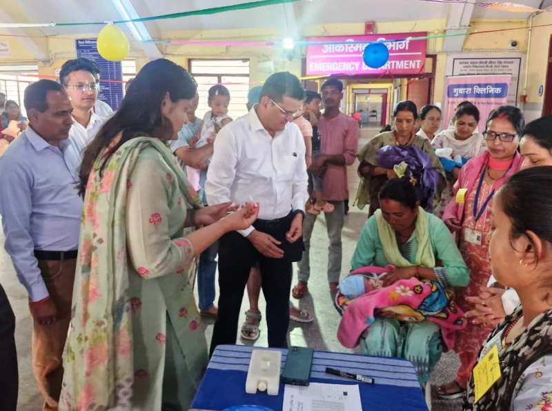 टिहरी गढ़वाल में राष्ट्रीय पल्स पोलियो अभियान का शुभारंभ, CDO वरुणा अग्रवाल ने बच्चों को पिलाई पोलियो की दो बूंद