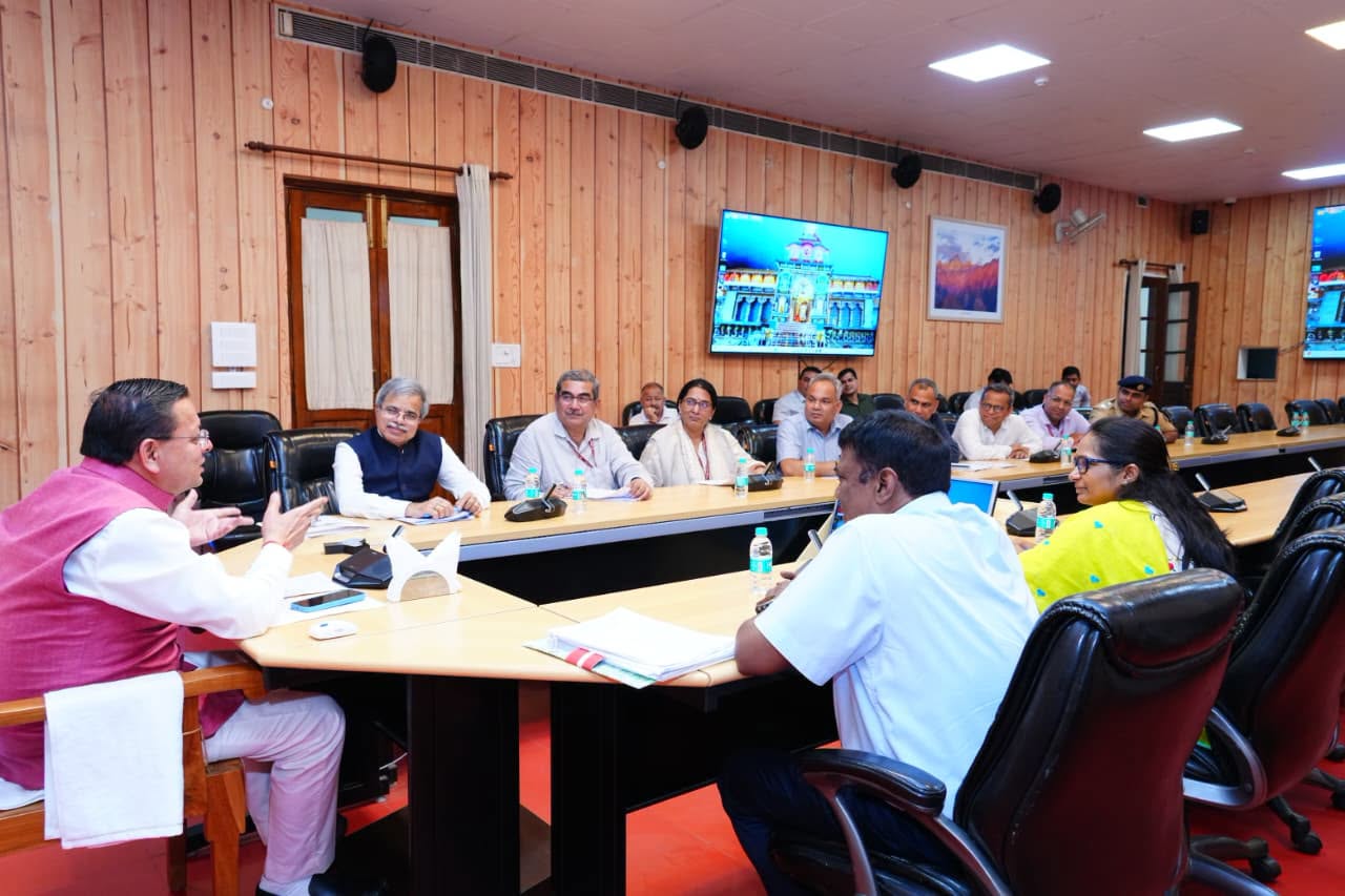 उत्तराखण्ड में रेलवे परियोजनाओं को मिलेगी नई रफ्तार, मुख्यमंत्री धामी ने रेलवे बोर्ड चेयरमैन से की अहम बैठक