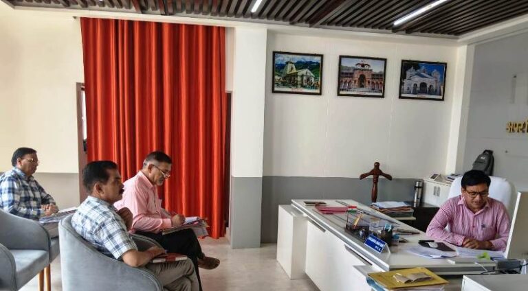 मतदाता सूची पुनरीक्षण में तेजी: टिहरी में गणना प्रपत्रों के डिजिटाइजेशन पर ADM सख्त, अधिकारियों को दिए विशेष अभियान चलाने के निर्देश