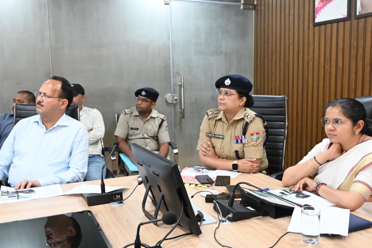 टिहरी में बनेगा स्मार्ट पर्यटन एवं निगरानी नेटवर्क: डीएम नितिका खण्डेलवाल ने दिए स्मार्ट इन्फ्रास्ट्रक्चर विकसित करने के निर्देश