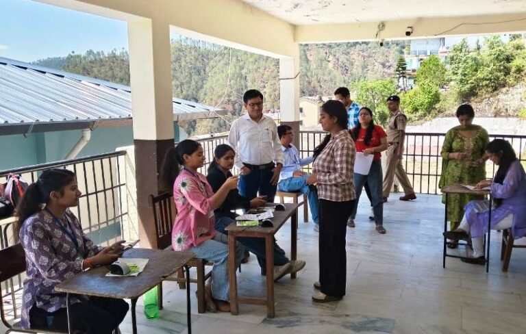 टिहरी गढ़वाल में UKSSSC स्नातक स्तरीय परीक्षा शांतिपूर्ण एवं पारदर्शी ढंग से सम्पन्न, 52.78 प्रतिशत अभ्यर्थी हुए शामिल