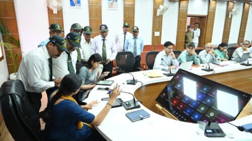 सीएम हेल्पलाइन, जिला योजना, मानसून तैयारियों और जनसमस्याओं की समीक्षा; लंबित मामलों के तत्काल समाधान पर दिया जोर
