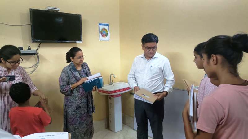 बौराड़ी स्थित बाल संरक्षण गृह एवं दत्तक ग्रहण केंद्र का एडीएम शैलेन्द्र सिंह नेगी ने किया निरीक्षण