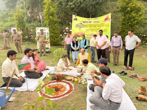 हरेला पर्व पर वन मंत्री सुबोध उनियाल ने किया रुद्राक्ष का पौधारोपण